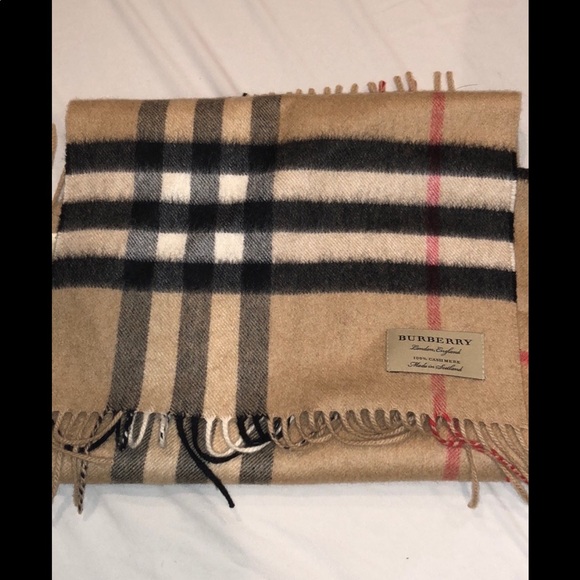 Burberry scarf - Picture 2 of 3